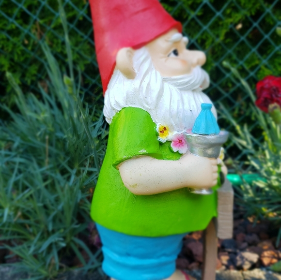 Hawaiian Garden Gnome - Picture 2 of 4